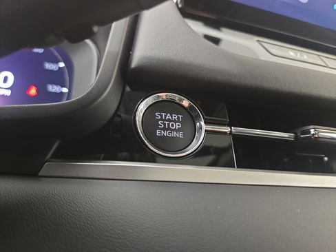 New 2025 Mitsubishi Outlander SE image 26