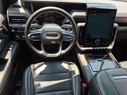 Used 2025 GMC Yukon XL Denali AWD/4WD image 11