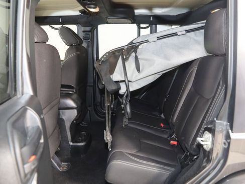 Used 2016 Jeep Wrangler Unlimited Sahara w/ Dual Top Group AWD/4WD image 41