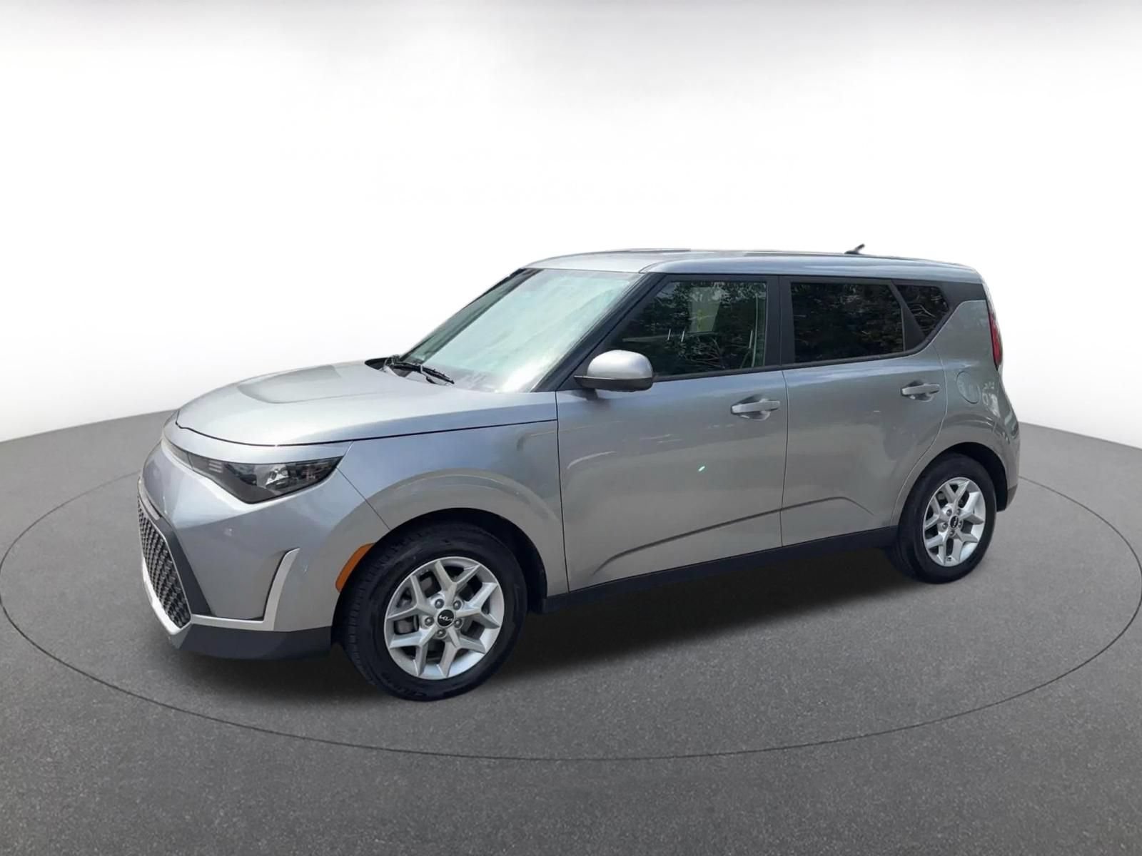 Used 2025 Kia Soul LX w/ LX Technology Package FWD image 6