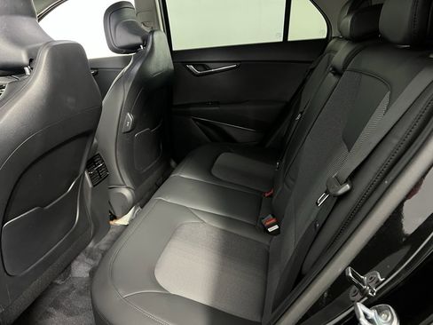 Used 2024 Kia Niro EX Touring image 26