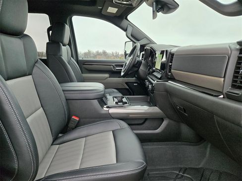 Used 2025 Chevrolet Silverado 2500 ZR2 image 26