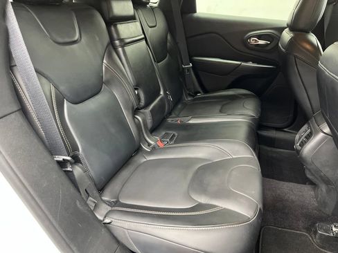 Used 2017 Jeep Cherokee Limited FWD image 21