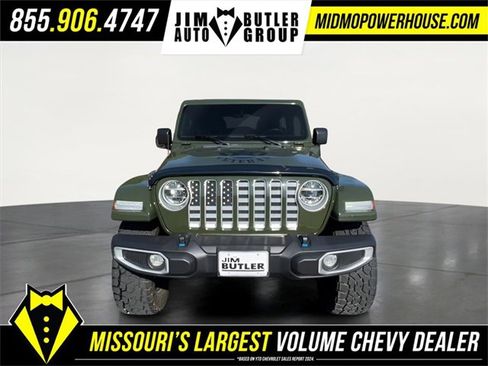 Used 2022 Jeep Wrangler Unlimited Sahara w/ Cold Weather Group image 4