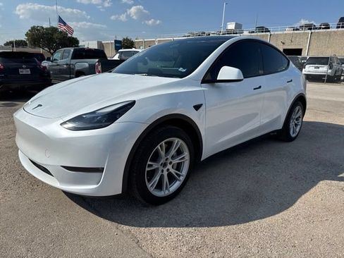Used 2024 Tesla Model Y Long Range AWD/4WD image 2
