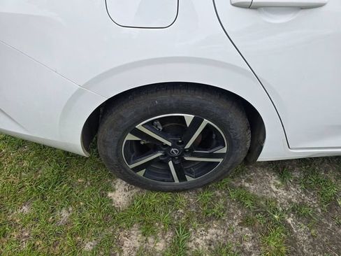 Used 2024 Nissan Sentra SV FWD image 8