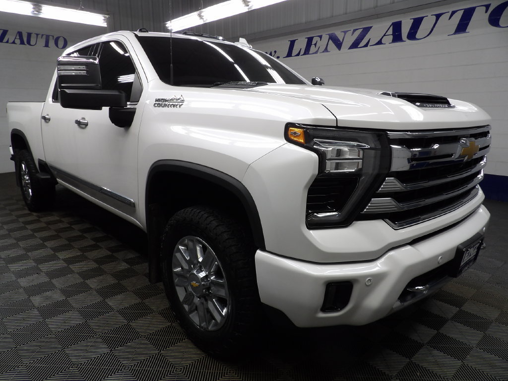 Used 2024 Chevrolet Silverado 2500 High Country w/ High Country Premium Package AWD/4WD image 3