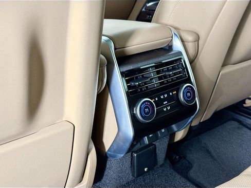 Used 2025 Land Rover Range Rover SE image 15