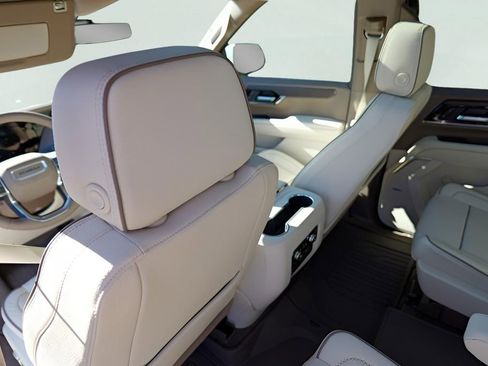 New 2026 GMC Yukon Denali w/ Sun & Power Step Package image 21
