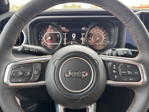 Used 2024 Jeep Wrangler Unlimited Sahara w/ Safety Group AWD/4WD image 10