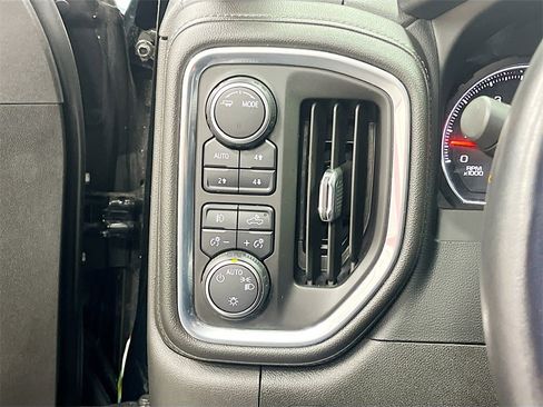 Used 2022 Chevrolet Silverado 1500 LT Trail Boss w/ Convenience Package II image 10