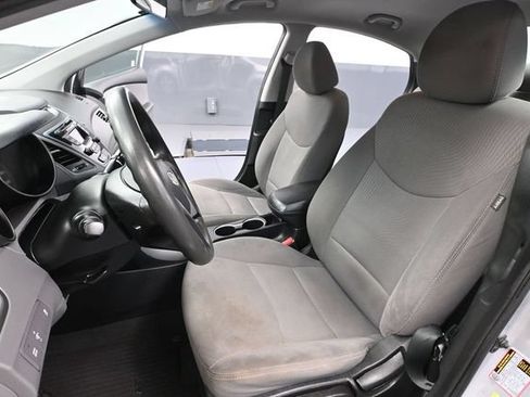 Used 2014 Hyundai Elantra SE FWD image 21