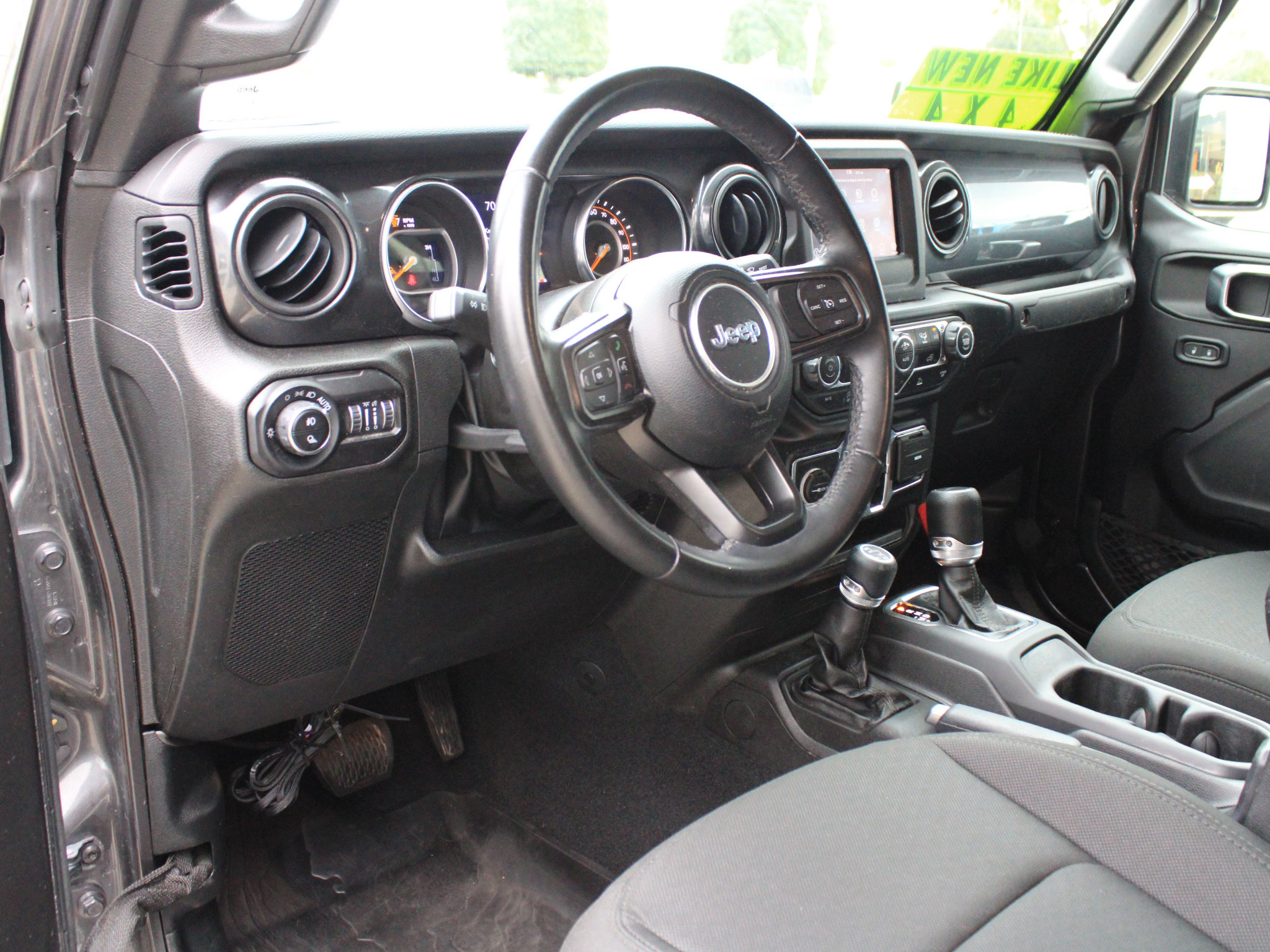 Used 2022 Jeep Gladiator Sport AWD/4WD image 12