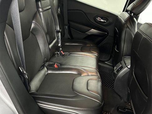 Used 2019 Jeep Cherokee Latitude Plus w/ Comfort/Convenience Group image 28