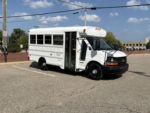 Used 2006 Chevrolet Express 3500 w/ School Bus Package RWD image 1