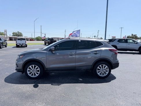 Used 2020 Nissan Rogue Sport SV FWD image 2