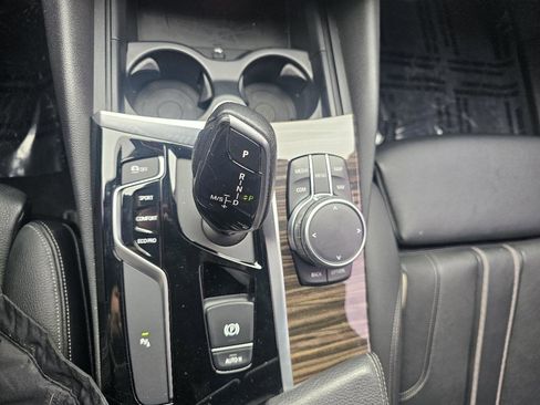 Used 2017 BMW 540i xDrive image 34