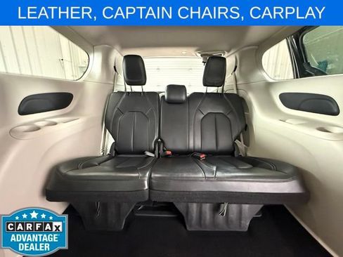 Used 2024 Chrysler Pacifica Touring-L FWD image 37