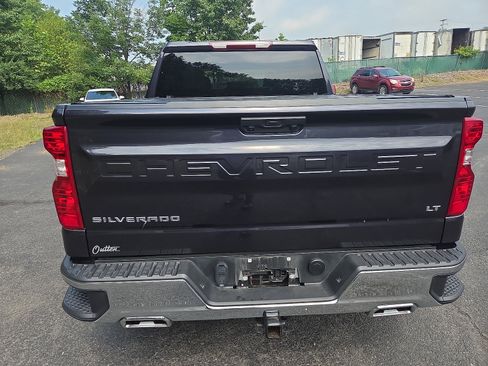 Used 2023 Chevrolet Silverado 1500 LT AWD/4WD image 3