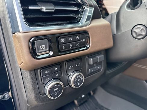 Used 2025 GMC Yukon XL Denali Ultimate w/ LPO, Floor Liner Package AWD/4WD image 28