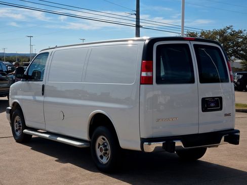 Used 2024 GMC Savana 2500 w/ Driver Convenience Package image 5