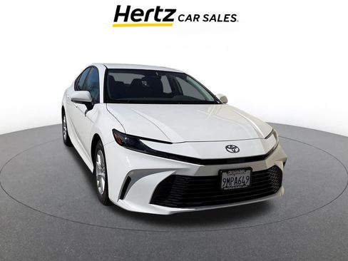 Used 2025 Toyota Camry LE image 1