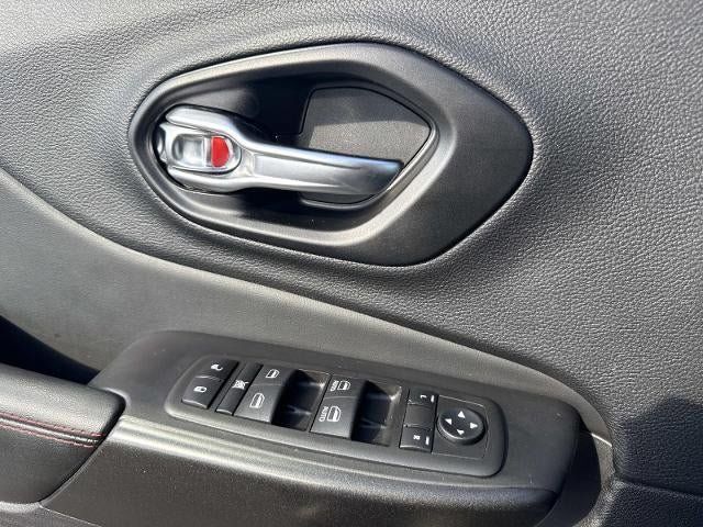 Used 2021 Jeep Cherokee Trailhawk w/ Comfort/Convenience Group AWD/4WD image 10