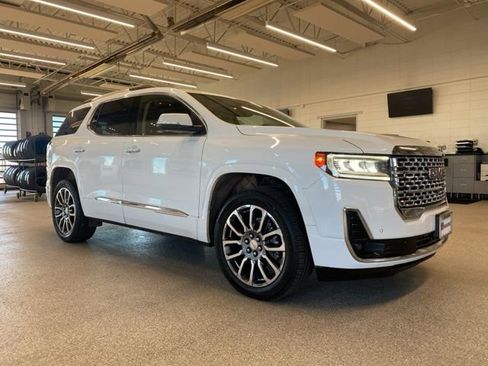 Used 2022 GMC Acadia Denali w/ Denali Technology Package image 3