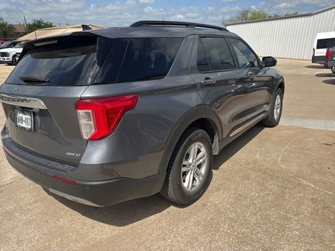 Used 2023 Ford Explorer XLT w/ Equipment Group 202A image 9