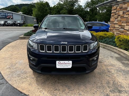Used 2018 Jeep Compass Latitude w/ Cold Weather Group AWD/4WD image 2