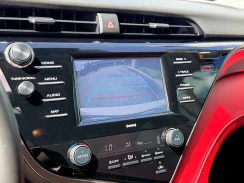 Used 2020 Toyota Camry SE image 25