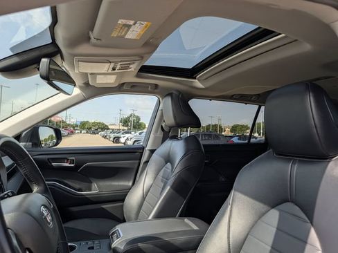 Certified 2025 Toyota Highlander XLE AWD/4WD image 29
