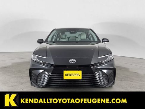 Used 2025 Toyota Camry XLE FWD image 2