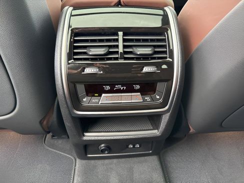 Used 2025 BMW X7 M60i image 30