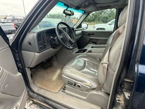 Used 2005 Chevrolet Suburban LT w/ Preferred Equipment Group AWD/4WD image 7