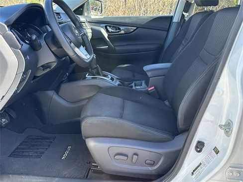 Certified 2020 Nissan Rogue SV image 10