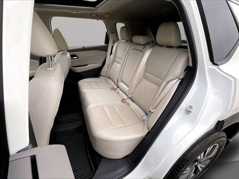 Used 2021 Nissan Rogue SV w/ Premium Package image 23