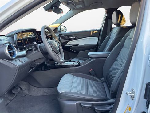 New 2026 Chevrolet Trax LT image 9