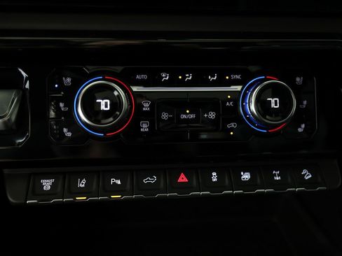 Used 2025 GMC Sierra 2500 AT4X image 31