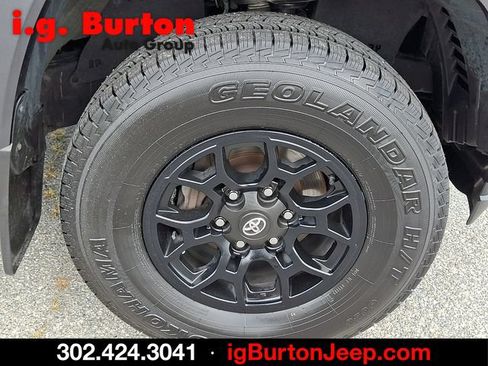 Used 2022 Toyota Tacoma SR5 AWD/4WD image 8