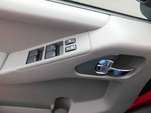 Used 2011 Nissan Frontier SV AWD/4WD image 17