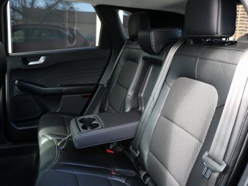 Used 2024 Ford Escape SE image 17