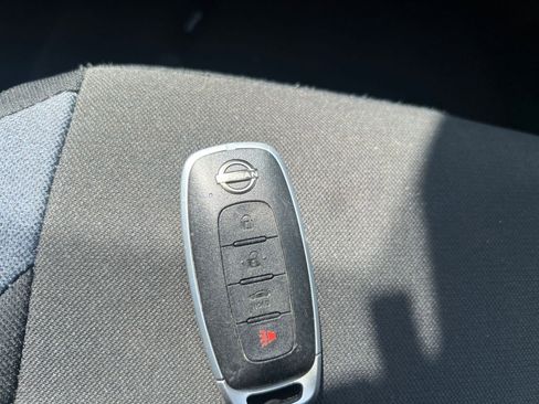 Used 2025 Nissan Versa SV FWD image 18