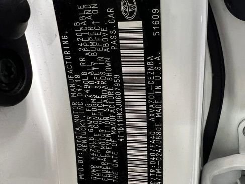 Certified 2018 Toyota Camry LE image 37