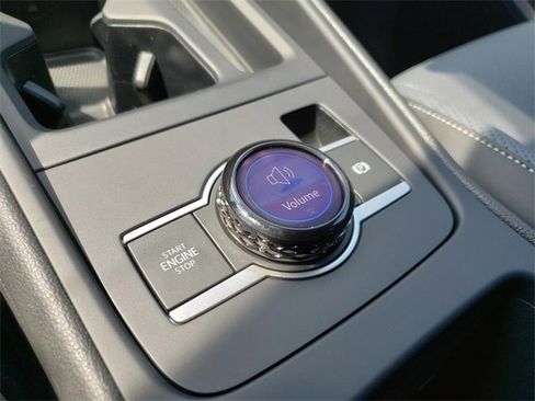 New 2025 Volkswagen Tiguan SE image 11