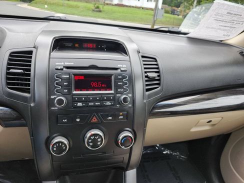 Used 2011 Kia Sorento 2WD image 9