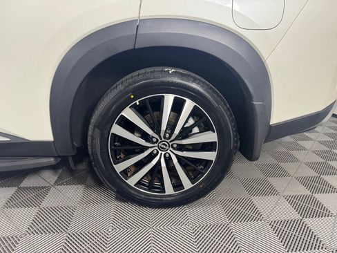 Used 2023 Nissan Pathfinder Platinum FWD image 39
