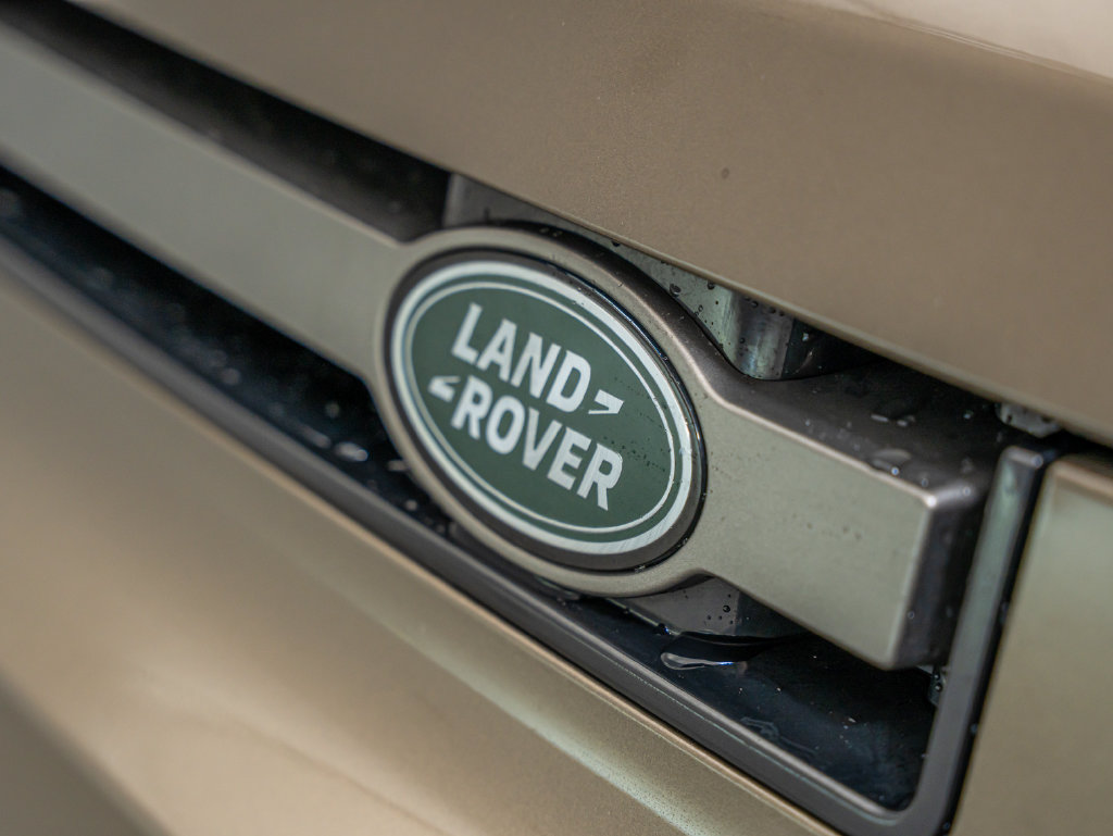 Used 2024 Land Rover Defender 110 X-Dynamic SE AWD/4WD image 3