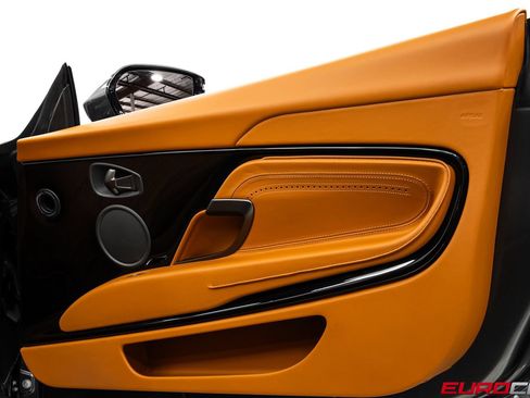 Used 2019 Aston Martin DB11 Volante RWD image 26
