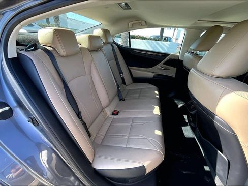 Used 2020 Lexus ES 300h w/ Accessory Package image 21